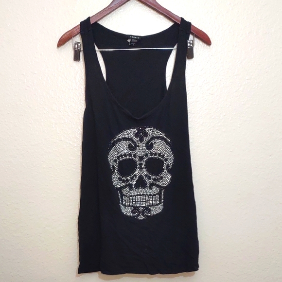 torrid Tops - USED TORRID TANK TOP SKULL ON FRONT HAS HOLE ON BOTTOM SEE PHOTOS SIZE 2 = 2X
